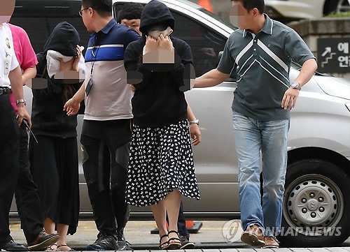 Lee Byung-hun's blackmailers are escorted to the court in September. (Yonhap)
