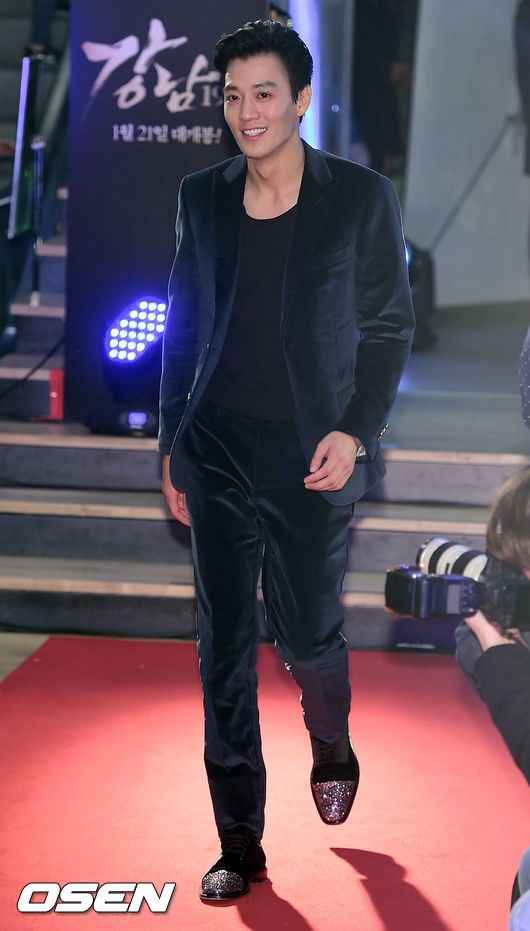 Kim Rae-won stars as fellow thug Baek Yong-ki in Yoo Ha's "Gangnam 1970." (OSEN)