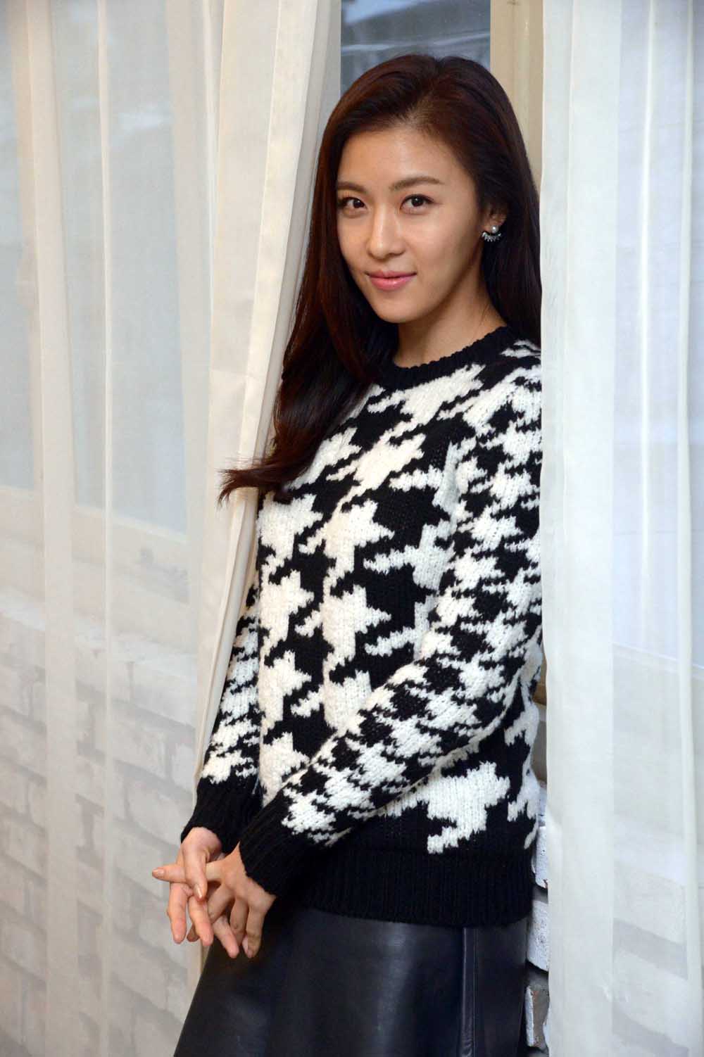 Ha Ji-won poses before an interview with The Korea Herald last week at a cafe in Samcheong-dong. (Chung Hee-cho/The Korea Herald)