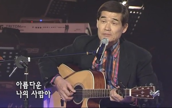 [무려 25년 만에 신곡을 발표하고 컴백한 가수 서유석. 사진출처 = KBS 방송캡처]