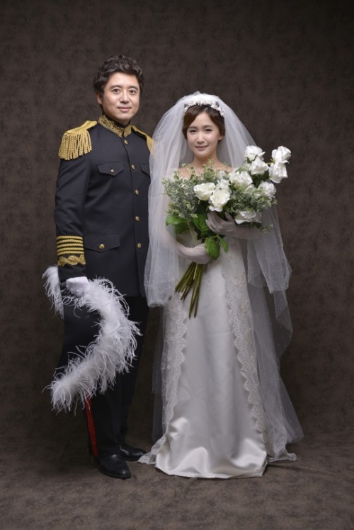 Choa, dressed up as Princess Deokhye (Chrome Entertainment)