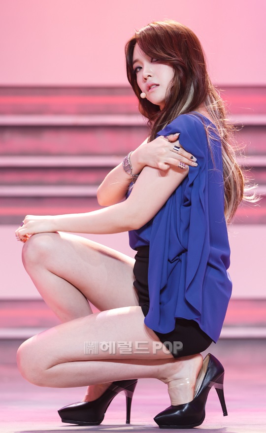 민아
