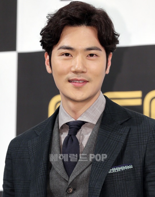 김강우