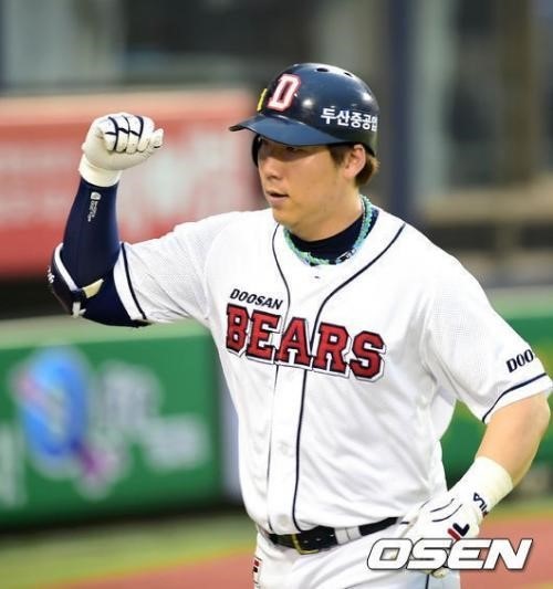 두산이 김현수와 김재환의 홈런에 힘입어 NC에게 역전승을 거두었다.