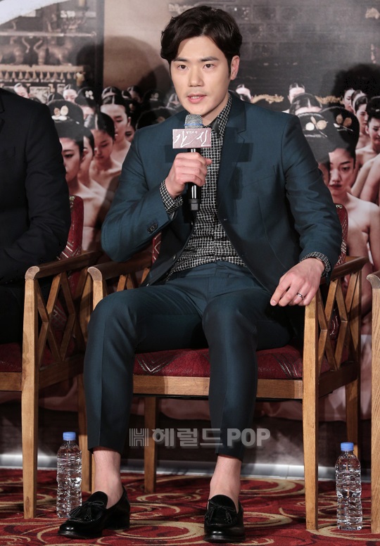 김강우