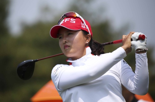 최종라운드 도중 5번홀에서 티샷을 날리고 있는 고진영. <사진제공=KLPGA>