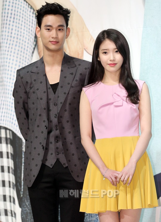 [김수현, 아이유. 사진=송재원 기자]