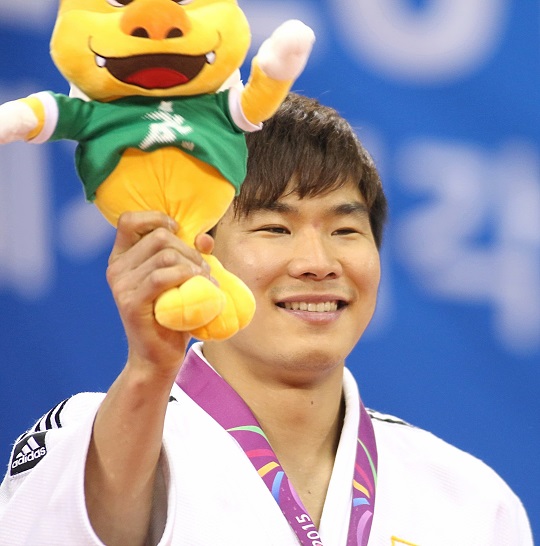 이정민은 이번 대회 남자 81kg급 금메달, 단체전에서 은메달을 따냈다. 그는 장애인 유도로 전향한 지 반년 만에 세계 정상의 자리에 우뚝 섰다. (사진=권력봉 기자)