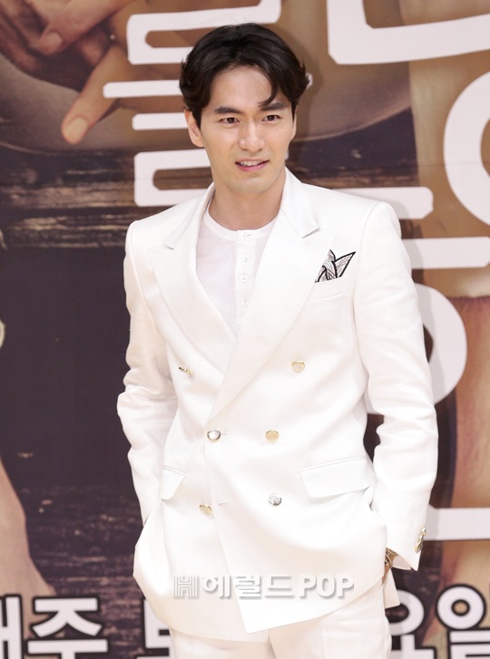 이진욱