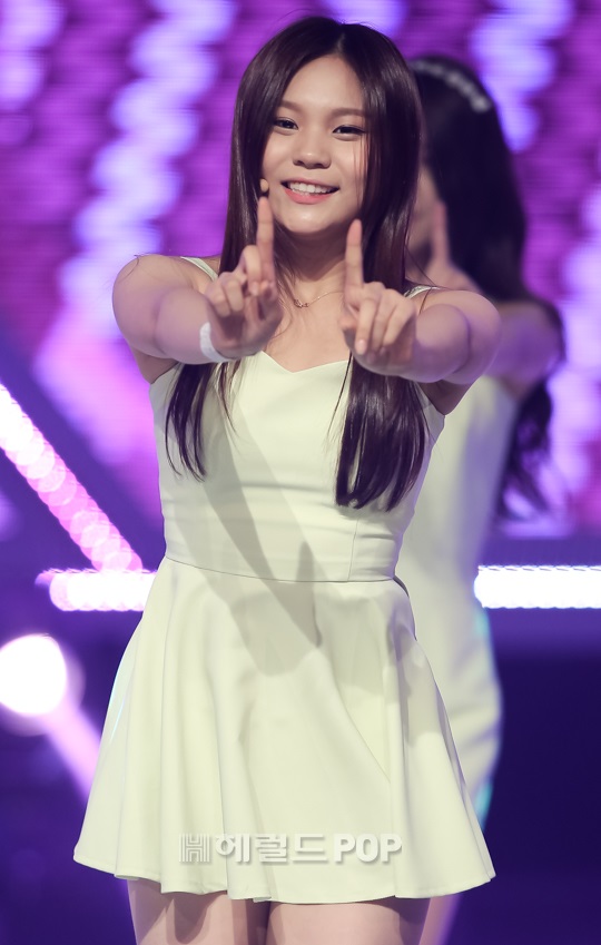 여자친구 엄지