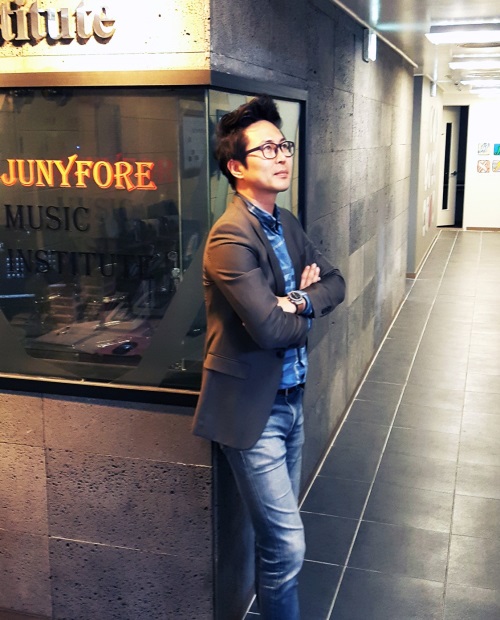 [서울 씨티칼리지 K-Art Culture 학부 보컬 교수로 임용된 주니퍼. 사진제공=서울 씨티칼리지 K-Art Culture 학부]