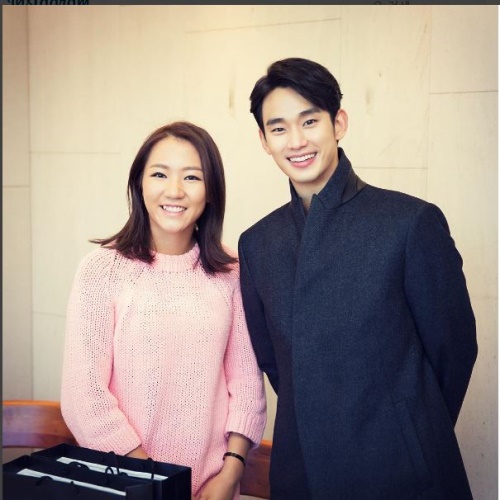 17일 리디아 고는 자신의 인스타그램에 김수현과 함께 찍은 사진을 올렸다.