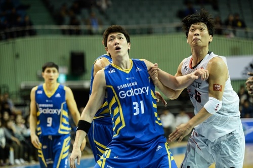 삼성의 '기둥' 김준일(왼쪽). 사진=KBL 제공
