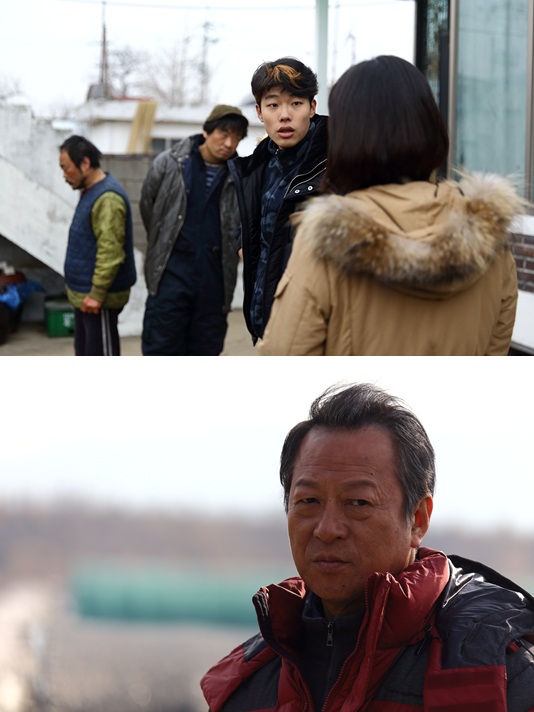 [류준열 최일화. 사진=영화 '섬. 사라진 사람들' 스틸컷]