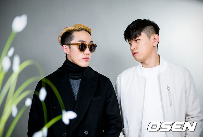 Zion.T. (left) and Crush (OSEN)