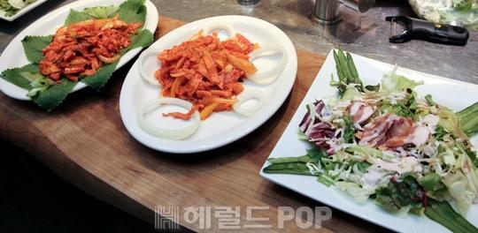 [김두은 셰프가 쌍황닭을 이용해 만든 요리들. 사진=송재원 기자]