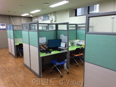 ▲성북구 시니어 기술창업센터 지정석 모습 [사진제공=성북구 시니어 기술창업센터]