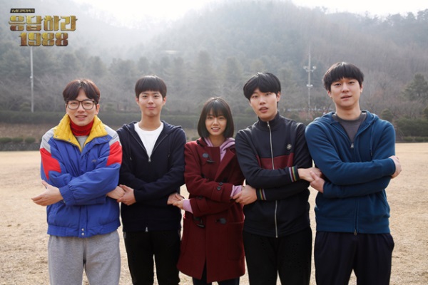 From left: Lee Dong-hui, Park Bo-gum, Hyeri, Ryu Jun-yeol and Go Kyung-pyo (tvN)