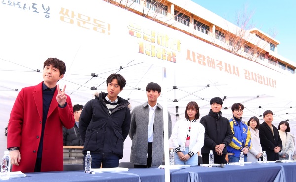 From left: Choi Sung-won, Go Kyung-pyo, Park Bo-gum, Hyeri, Ryu Jun-yeol, Lee Dong-hui, Lee Se-young, Ahn Jae-hong and Lee Min-ji (Yonhap)