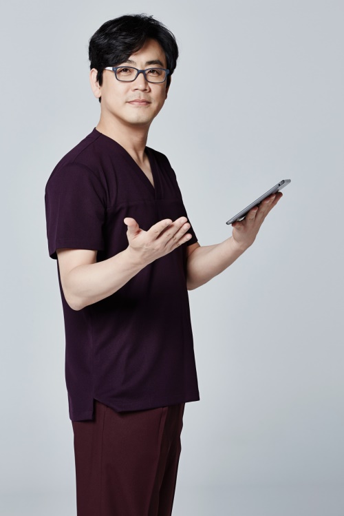 [사진=압구정 위드윈피부과 이재봉 원장]