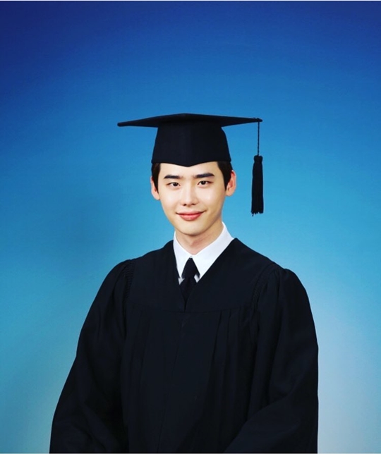 (Lee Jong-suk's Instagram)