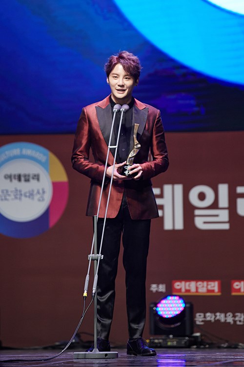 (C-jes)