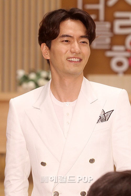 이진욱