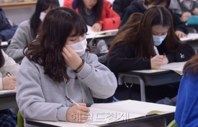 지난 10일에 실시된 올해 첫 전국연합학력평가.