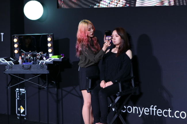 Makeup artist Pony demonstrates a holiday-themed makeup on a model. (Courtesy of the makeup artist)