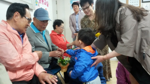 목포시 전역, 어르신과 함께 하는 어버이날 행사 - 헤럴드경제