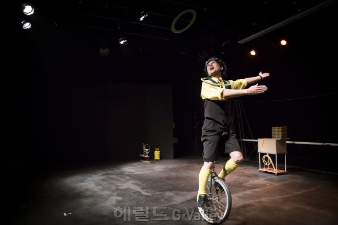 <시장에 간 서커스> 참가자인 다이스케의 스트리트 서커스 [사진제공=서울문화재단]