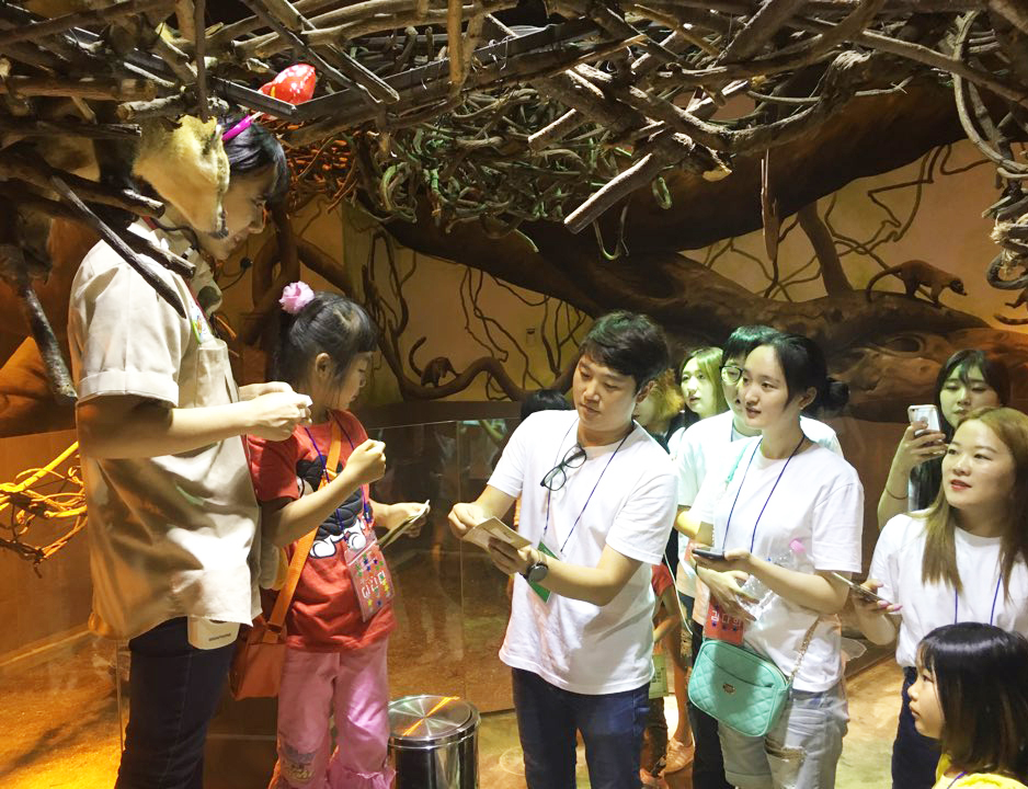 동국대 경주캠퍼스 호텔관광경영학부 관광취업스터디 재능나눔 활동 모습.(사진제공=동국대학교 경주캠퍼스)