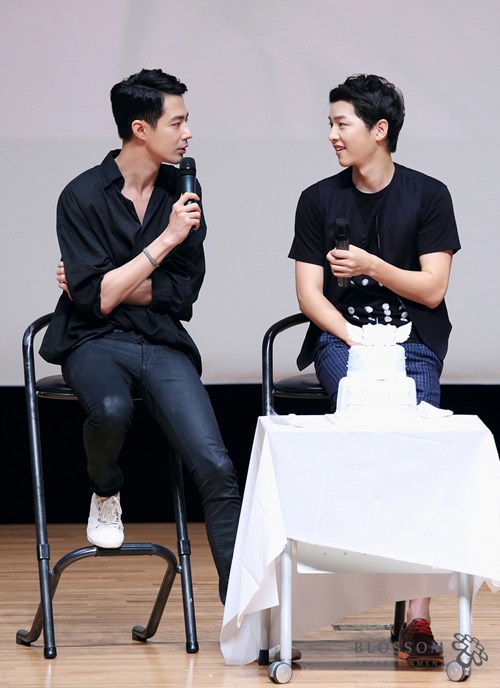Zo In-sung and Song Joong-ki (Blossom Entertainment)