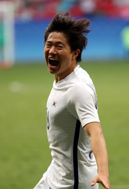 11일 오전(한국시간) 브라질 브라질리아 마네 가린샤 스타디움에서 열린 2016 브라질 리우올림픽 남자축구 대한민국과 멕시코의 C조 예선 최종경기서 한국 권창훈이 후반 32분 골을 넣고 기뻐하고 있다. 한국은 멕시코를 1-0으로 이기고 C조 1위(승점 7점)로 8강에 진출했다. [사진=뉴시스]