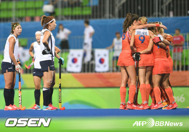 한국 여자 하키팀이 20년만의 메달 획득의 큰 꿈을 꿨으나 결국 예선 탈락의 고배를 마셨다. [사진=OSEN]
