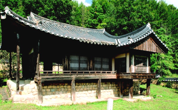 보물로 지정된 예천군의  16세기 정자 야옹정 전경