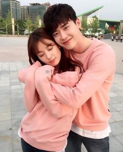 (Lee Jong-suk's Instagram)