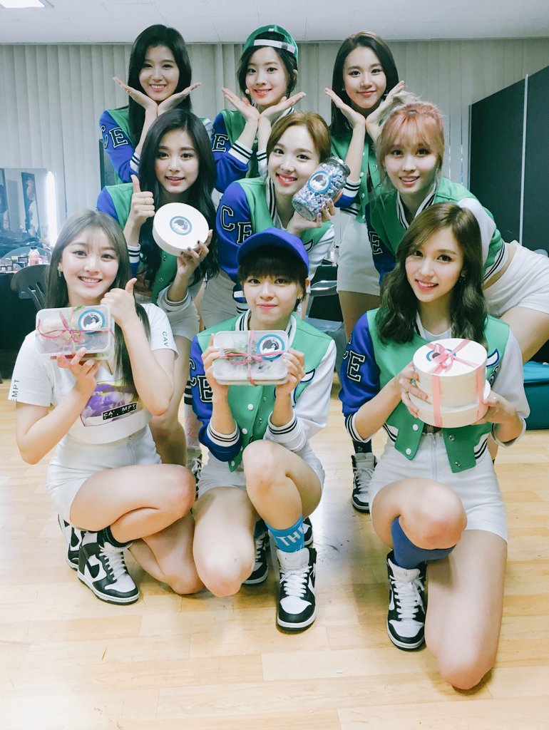 (Twice's Twitter)