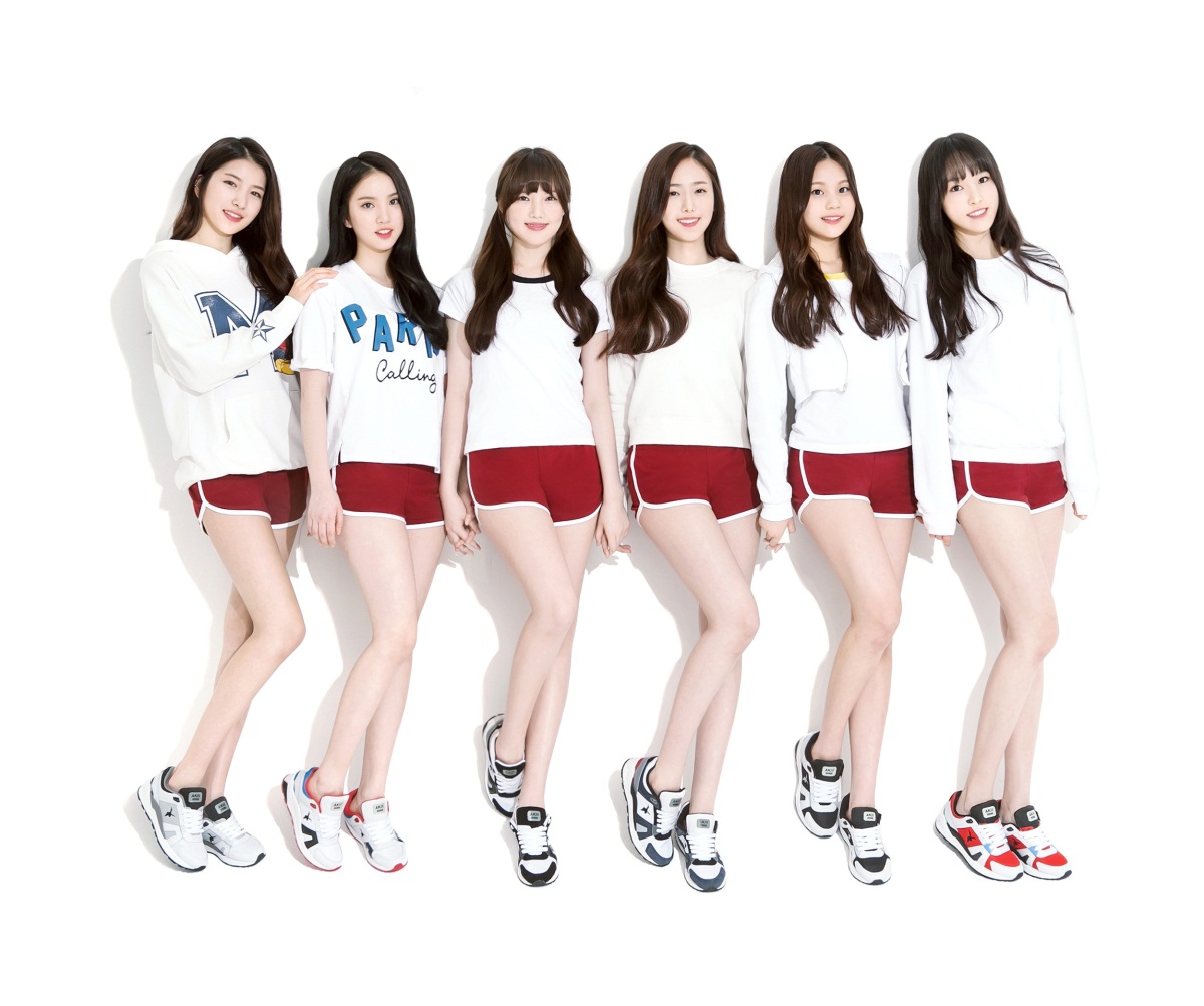 Girl group GFriend poses for a promotional photo for sports brand Akiii Classic. (akiii.com)