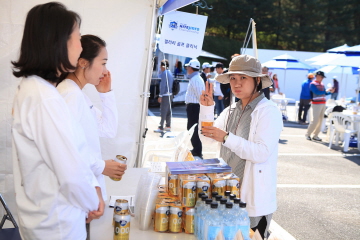 이 대회는 갤러리가 맥주를 무료로 시음할 수 있다는 점이 특색이다.