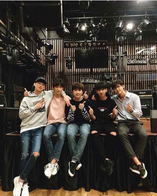 B1A4 진영 SNS