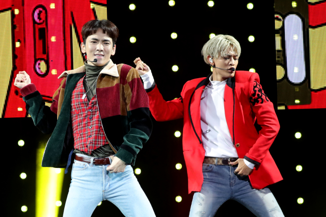 Key (left) and Minho of K-pop group SHINee dance at a press showcase for the release of the group’s fifth album, “1 of 1,” at the SMTOWN Coex Artium in southeastern Seoul on Tuesday afternoon. (Yonhap)
