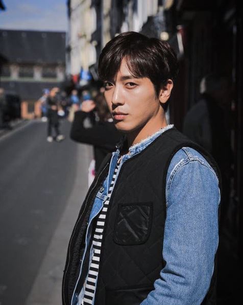 Photo taken by Yoon Park, who is also starring in "The Package." (Jung Yong-hwa's Instagram)
