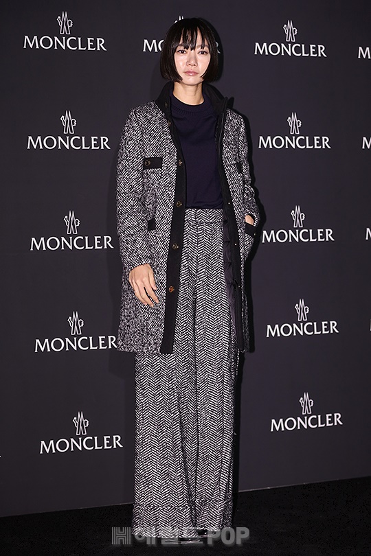 머리 부터 발 끝까지 풍기는 독보적인 아우라