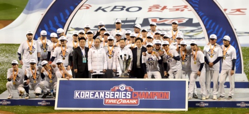 21년 만에 통합우승을 달성한 두산 베어스. [사진=뉴시스]