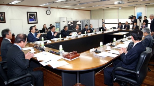지난 11일 서울 올림픽회관 13층 회의실에서 열린 미래기획위원회 제1차 회의 모습. '이기흥 호'로 출범한 통합대한체육회는 향후 이 위원회를 통해 한국체육의 백년대계를 마련할 계획이다.