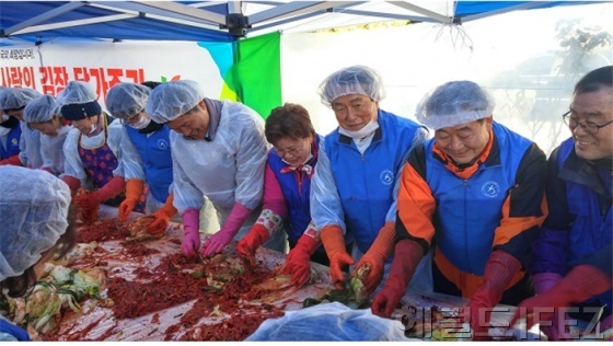 인천시설관리공단, 사랑의 김장 나누기 행사 참여 [사진제공=인천시]