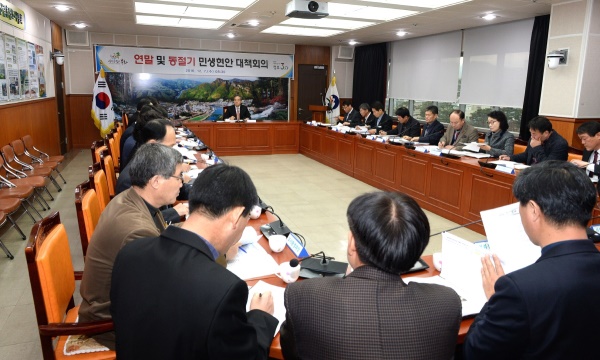 봉화군이 연말과 동절기를 맞아 민생현안 대책회의를 열고 행정력을 집줄해 복지사각지대를 발굴, 지원을 강화 하기로 했다.(봉화군 제공)