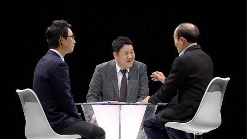 '썰전' 전원책-유시민이 표창원 의원의 탄핵찬반명단공개를 두고 침 튀는 설전을 벌였다. (사진=JTBC)