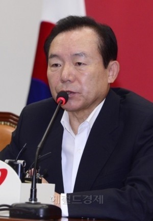혁신과 통합 보수연합 해체 선언, 공동대표 정갑윤 의원, 이인제 전 의원, 김관용 경북도지사는 20일 국회에서 기자회견을 열었다.
